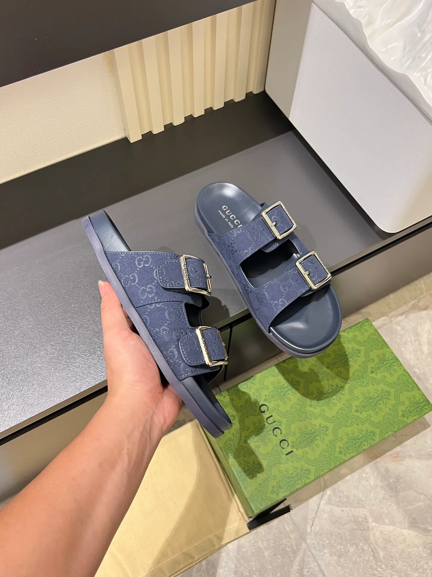 Men's Men's Shoes 💰p320 "GUCC＊" These slippers are made of GG polyester and feature a Gucci label on the front, adding a bold logo feel to the style. "Gucci Made in Italy" stamped label Rubber sole. Size 38-44